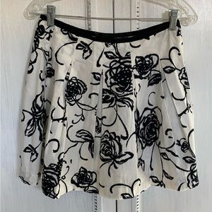 Kenar Mini Skirt Size 4 Black and White Pleated GUC